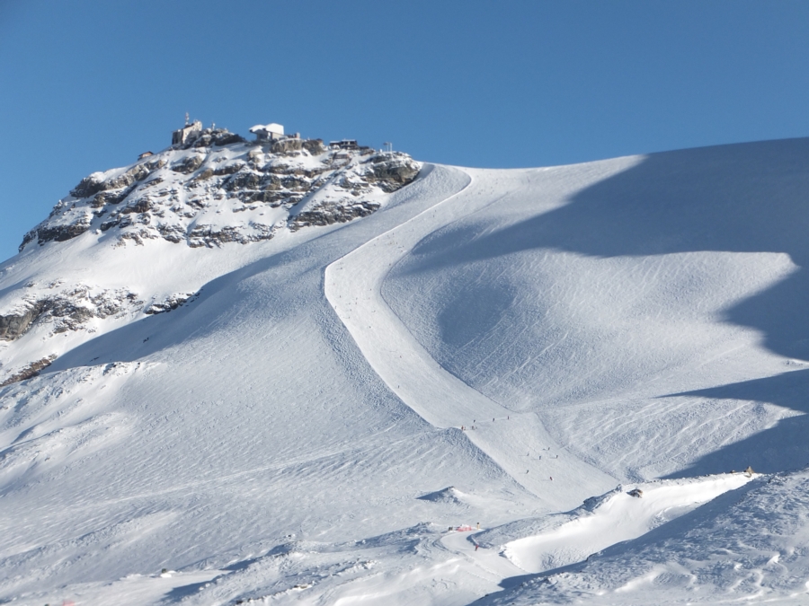 Ventina No. 7 ski run at Cervinia Ski Resort